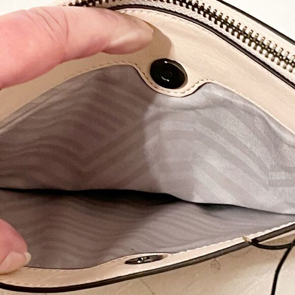 New Rebecca Minkoff St. Tropez Heart Pink Leather Wristlet - Picture 6 of 7